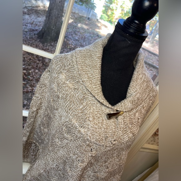 Debbie Morgan Sweater Poncho Fringe Women’s Size Medium Tan Cowl Neck Top - Picture 8 of 12